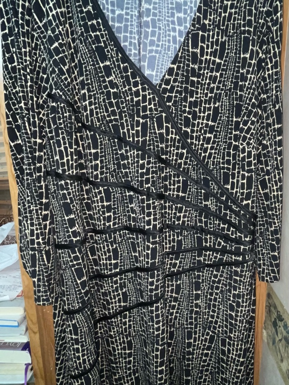 Connected Woman SZ 24W Black and Cream Patterned Wrap-Style Midi Dress